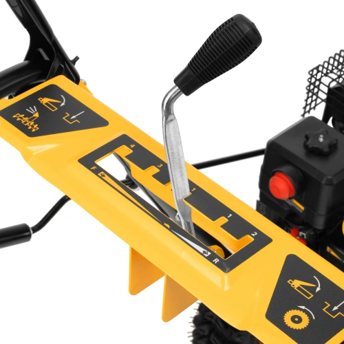 Бензиновая снегоуборочная машина SBM 610, 212 cc, ручной старт, фара Denzel по ценам производителя в Челябинске с доставкой по всей России