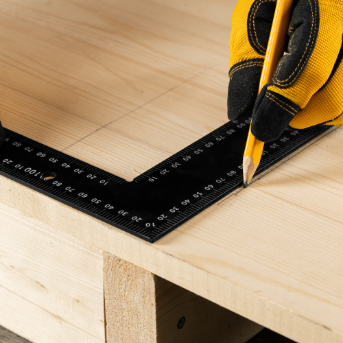 Угольник, 400 х 600 мм, алюминиевый, лазерная гравировка Denzel по ценам производителя в Челябинске с доставкой по всей России