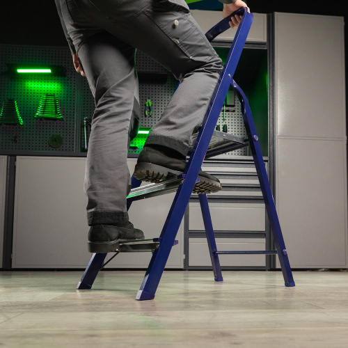 Стремянка, 3 ступени, стальная, Сибртех по ценам производителя в Челябинске с доставкой по всей России