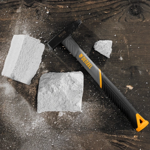 Молоток слесарный, 200 г, кованый, фибергласовая рукоятка c TPR покрытием Denzel по ценам производителя в Челябинске с доставкой по всей России