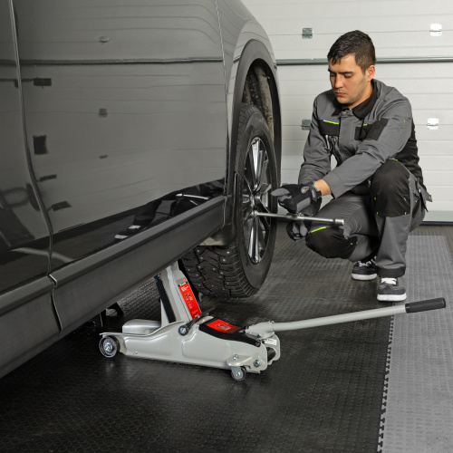 Домкрат гидравлический подкатной, 2 т, Low Profile, 85-330 мм Matrix по ценам производителя в Челябинске с доставкой по всей России