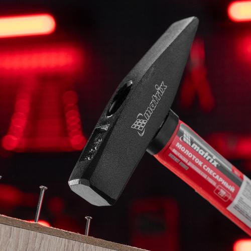 Молоток слесарный, 200 г, фибергласовая обрезиненная рукоятка Matrix по ценам производителя в Челябинске с доставкой по всей России