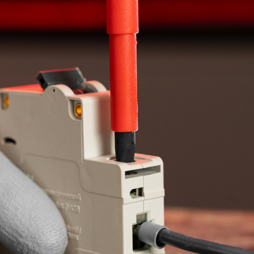 Отвертка Insulated, SL6.5 x 150 мм, CrMo, до 1000 В, двухкомпонентная рукоятка Matrix Professional по ценам производителя в Челябинске с доставкой по всей России