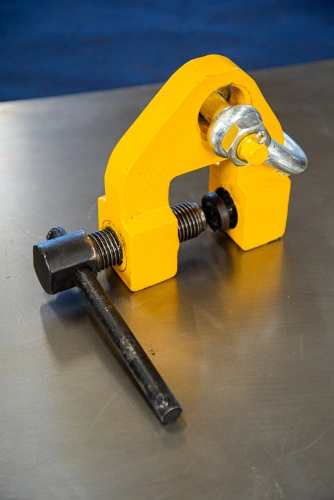 Захват струбцинный вертикальный ZSV (г/п 1,5 т, лист 0-35мм) по ценам производителя в Челябинске с доставкой по всей России