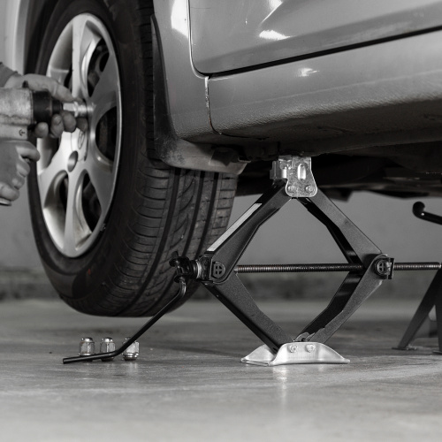 Домкрат ромбический винтовой универсальный ТУ 5.16-469-0213-04, 0,9 т, 100-395 мм Россия по ценам производителя в Челябинске с доставкой по всей России