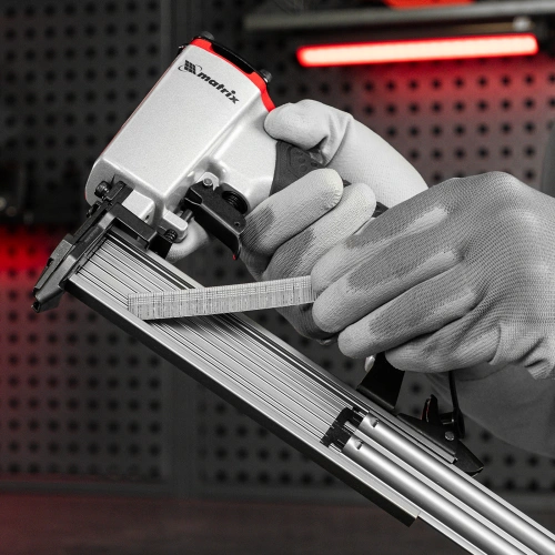 Нейлер пневматический для гвоздей от 10 до 32 мм Matrix по ценам производителя в Челябинске с доставкой по всей России