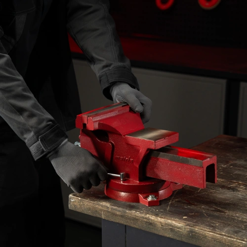 Тиски слесарные, 200 мм, поворотные, с наковальней Matrix по ценам производителя в Челябинске с доставкой по всей России