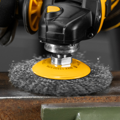 Щетка для УШМ, 125 мм, "Тарелка", витая нержавеющая проволока 0.3 мм, М14 Denzel по ценам производителя в Челябинске с доставкой по всей России