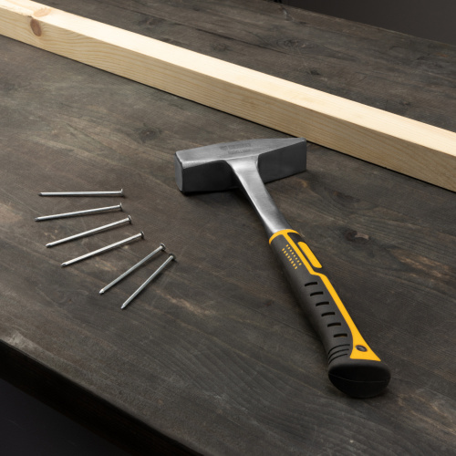 Молоток слесарный 800 г, цельнометаллический, двухкомпонентная рукоятка Denzel по ценам производителя в Челябинске с доставкой по всей России