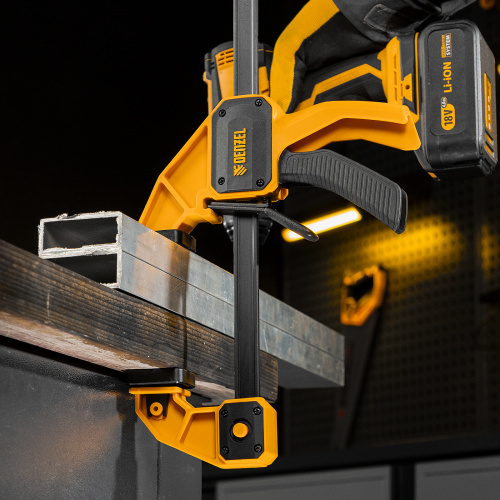 Струбцина F-образная, быстрозажимная, 450 х 80 мм, усиленный нейлоновый корпус Denzel по ценам производителя в Челябинске с доставкой по всей России