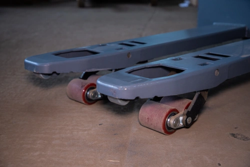 Тележка электрическая 2000 кг 1150 мм XILIN CBD20L с закрытой платформой 24/280 В/Ач по ценам производителя в Челябинске с доставкой по всей России