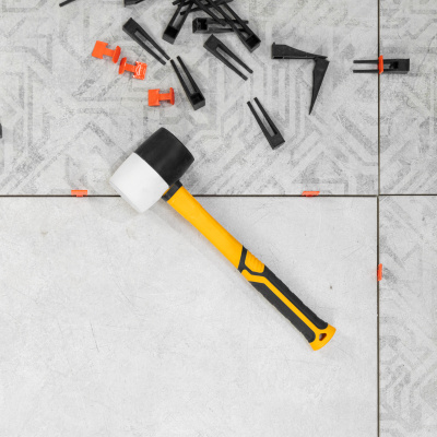 Киянка резиновая, 450 г, черно-белая, фибергласовая рукоятка c TPR покрытием Denzel по ценам производителя в Челябинске с доставкой по всей России