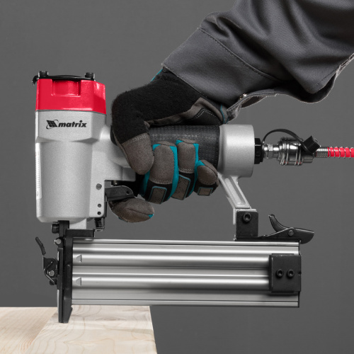 Нейлер пневматический для гвоздей от 10 до 50 мм Matrix по ценам производителя в Челябинске с доставкой по всей России