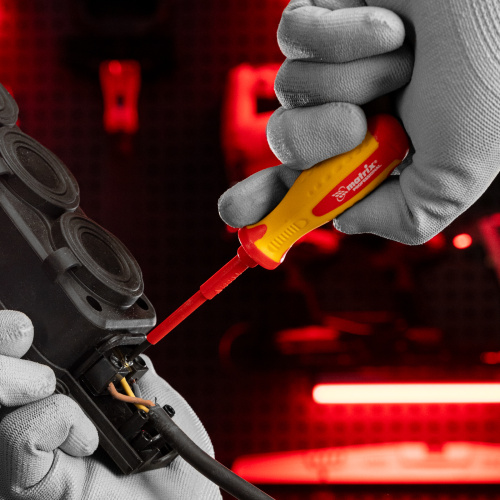 Отвертка Insulated, PH0 x 75 мм, CrMo, до 1000 В, двухкомпонентная рукоятка Matrix Professional по ценам производителя в Челябинске с доставкой по всей России