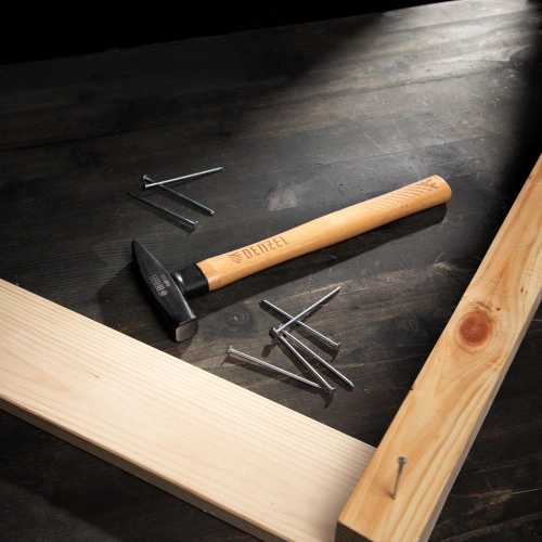 Молоток слесарный, 300 г, кованый квадратный боек, буковая рукоятка Denzel по ценам производителя в Челябинске с доставкой по всей России