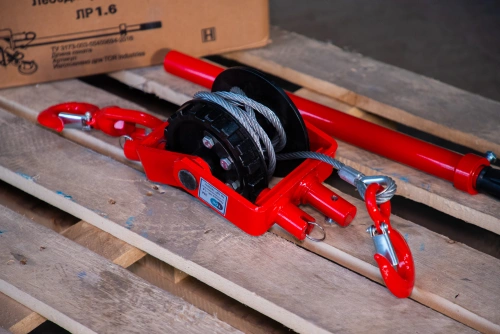 Лебедка ручная TOR ЛР-1,6 3 м по ценам производителя в Челябинске с доставкой по всей России
