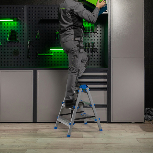 Стремянка двухсторонняя 3 ступени, сталь профиль, стальные ступени, Сибртех по ценам производителя в Челябинске с доставкой по всей России