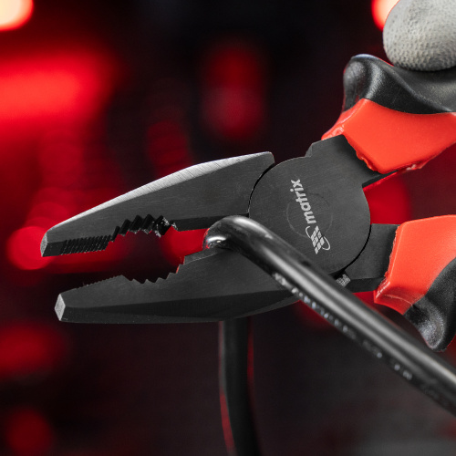 Плоскогубцы комбинированные Black Nickel, 200 мм, двухкомпонентные рукоятки Matrix по ценам производителя в Челябинске с доставкой по всей России