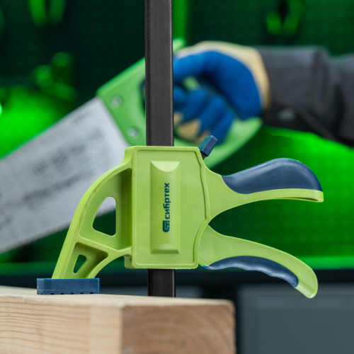 Струбцина F-образная, быстрозажимная, 200 х 70 х 420 мм, пластиковый корпус, фиксатор, двухкомпонентная рукоятка Сибртех по ценам производителя в Челябинске с доставкой по всей России