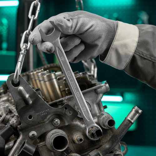 Набор инструментов, 1/2", CrV, пластиковый кейс 31 предмет Stels по ценам производителя в Челябинске с доставкой по всей России