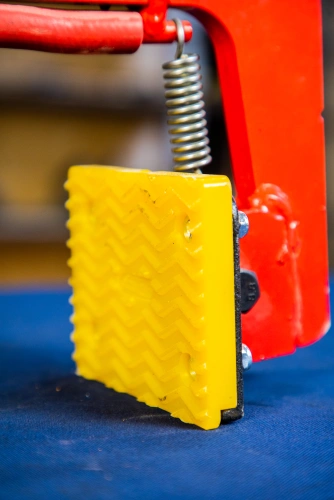 Клещевой вертикальный захват TOR для брикетов и блоков 12-18 см г/п 280 кг по ценам производителя в Челябинске с доставкой по всей России