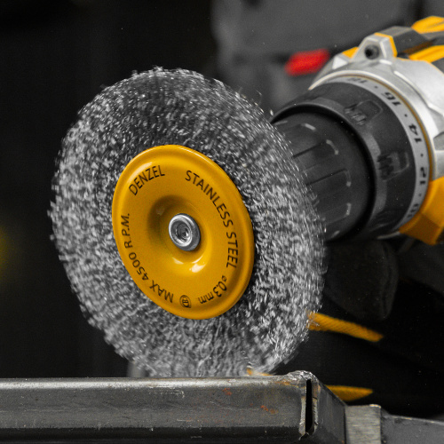 Щетка для дрели 100 мм, Плоская, со шпилькой, нержавеющая витая проволока Denzel по ценам производителя в Челябинске с доставкой по всей России