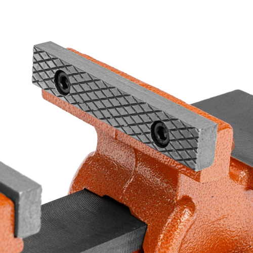 Тиски слесарные, 100 мм, поворотные, с наковальней Sparta по ценам производителя в Челябинске с доставкой по всей России