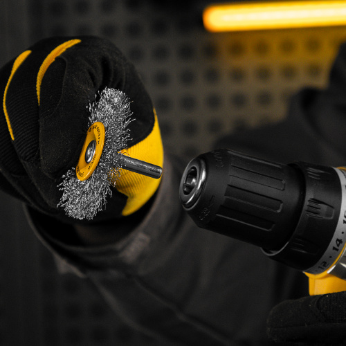 Щетка для дрели, 60 мм, Плоская, со шпилькой, нержавеющая витая проволока Denzel по ценам производителя в Челябинске с доставкой по всей России