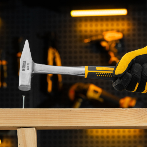 Молоток слесарный 600 г, цельнометаллический, двухкомпонентная рукоятка Denzel по ценам производителя в Челябинске с доставкой по всей России