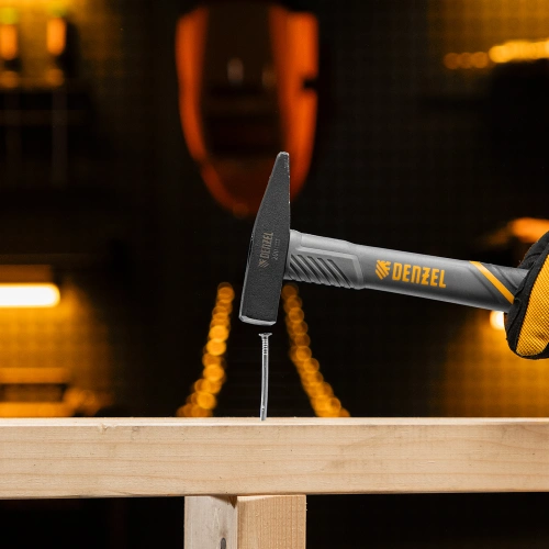 Молоток слесарный, 200 г, кованый, фибергласовая рукоятка c TPR покрытием Denzel по ценам производителя в Челябинске с доставкой по всей России