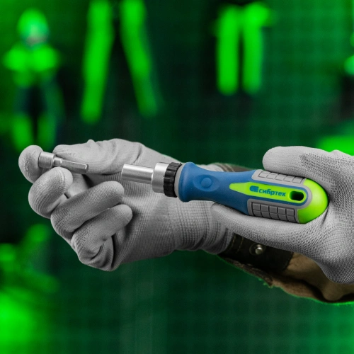 Отвертка реверсивная с набором бит и торцевых головок, 25 шт, CrV, чехол Сибртех по ценам производителя в Челябинске с доставкой по всей России