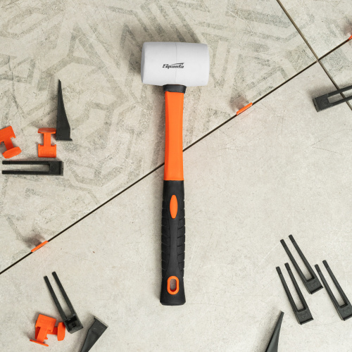 Киянка резиновая, 225 г, белая резина, фибергласовая рукоятка Sparta по ценам производителя в Челябинске с доставкой по всей России