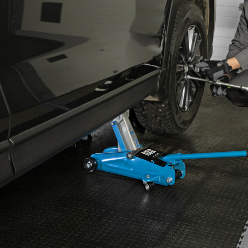 Домкрат гидравлический подкатной, 2 т, h подъема 140-340 мм Stels по ценам производителя в Челябинске с доставкой по всей России