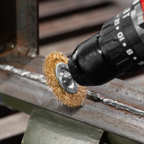 Щетка для дрели, 50 мм, плоская со шпилькой, латунированная витая проволока Matrix по ценам производителя в Челябинске с доставкой по всей России