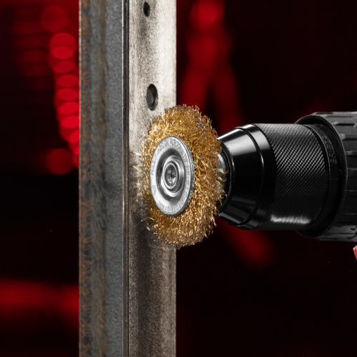 Щетка для дрели, 50 мм, плоская со шпилькой, латунированная витая проволока Matrix по ценам производителя в Челябинске с доставкой по всей России