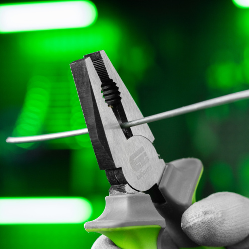 Плоскогубцы комбинированные, 200 мм, фосфатирование, трехкомпонентные рукоятки Сибртех по ценам производителя в Челябинске с доставкой по всей России