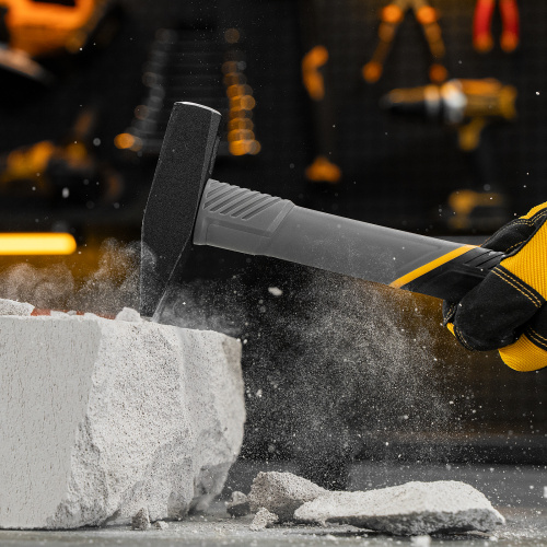 Молоток слесарный, 400 г, кованый, фибергласовая рукоятка c TPR покрытием Denzel по ценам производителя в Челябинске с доставкой по всей России