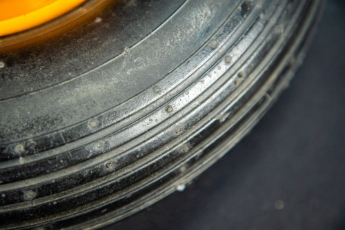 Колесо пневматическое резиновое 330 мм 13x4.00-6 по ценам производителя в Челябинске с доставкой по всей России