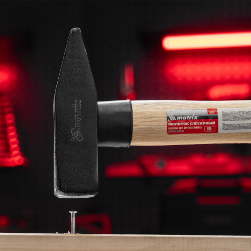 Молоток слесарный, 800 г, квадратный боек, деревянная рукоятка Matrix по ценам производителя в Челябинске с доставкой по всей России