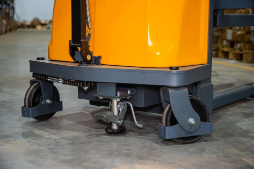 Штабелер гидравлический с электроподъемом 1,5 т 3,0 м XILIN CDD15B-E с раздвижными вилами по ценам производителя в Челябинске с доставкой по всей России