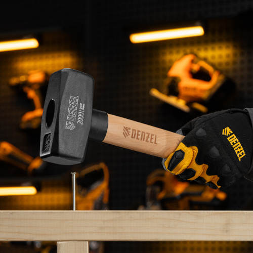 Кувалда, 2000 г, кованая головка, буковая рукоятка Denzel по ценам производителя в Челябинске с доставкой по всей России