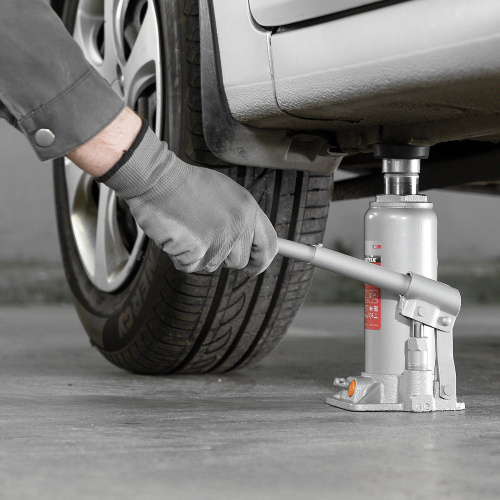 Домкрат гидравлический бутылочный, 6 т, h подъема 216-413 мм, в пластиковом кейсе Matrix по ценам производителя в Челябинске с доставкой по всей России