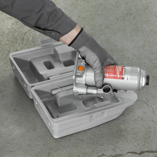 Домкрат гидравлический бутылочный, 6 т, h подъема 216-413 мм, в пластиковом кейсе Matrix по ценам производителя в Челябинске с доставкой по всей России