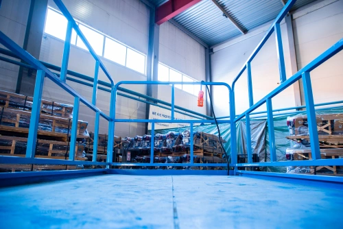 Подъемник ножничный передвижной аккумуляторный 500 кг, 12/14 м, 24/85 В/Ач TOR SJY-0,5-12 DC по ценам производителя в Челябинске с доставкой по всей России