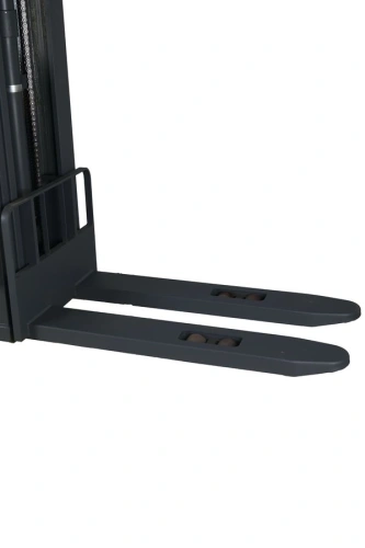 Штабелер самоходный 1,5 т 5,6 м XILIN CDDR15-III 24/200 В/Ач (сопровождаемый) по ценам производителя в Челябинске с доставкой по всей России