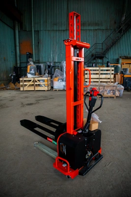 Штабелер самоподъемный 0,5 т 1,5 м TOR CDD05B самоходный по ценам производителя в Челябинске с доставкой по всей России