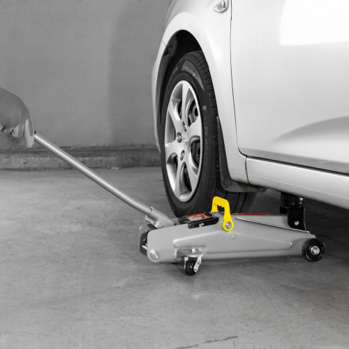 Домкрат гидравлический подкатной, 2 т, высота подъема 135-385 мм, в пластиковый кейсе Matrix по ценам производителя в Челябинске с доставкой по всей России