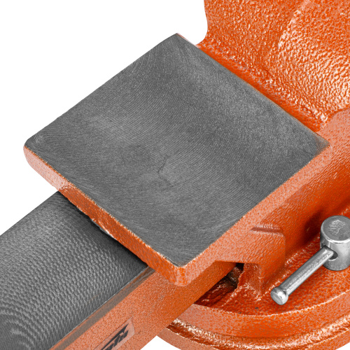 Тиски слесарные, 150 мм, поворотные, с наковальней Sparta по ценам производителя в Челябинске с доставкой по всей России