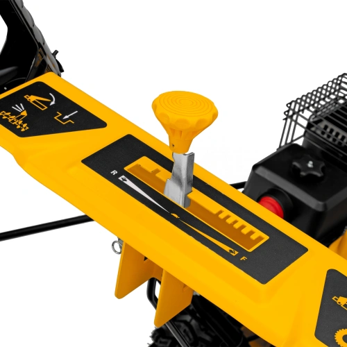 Бензиновая снегоуборочная машина SB 560 LP, 212 cc, электростартер, фара Denzel по ценам производителя в Челябинске с доставкой по всей России