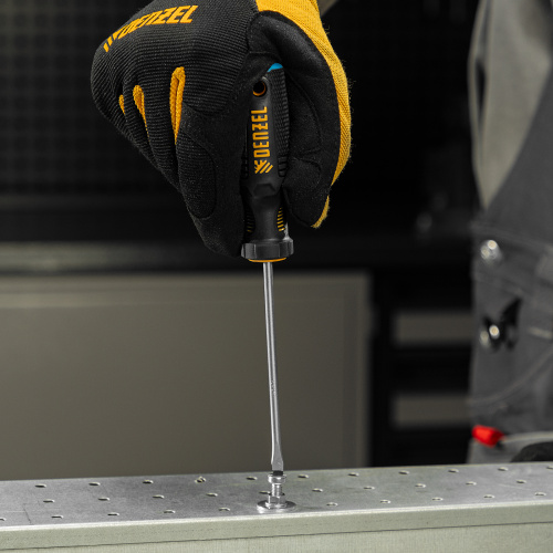 Отвертка SL4х100 мм, CrV, трехкомпонентная рукоятка Denzel по ценам производителя в Челябинске с доставкой по всей России